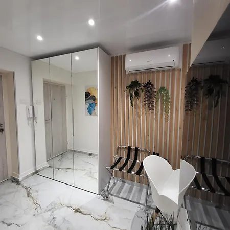 Luxury Square 2214 Belgrade
