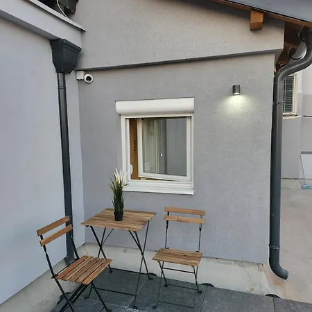 Luxury Square 2214 Apartment