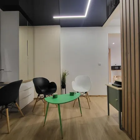 Luxury Square 2214 Apartment